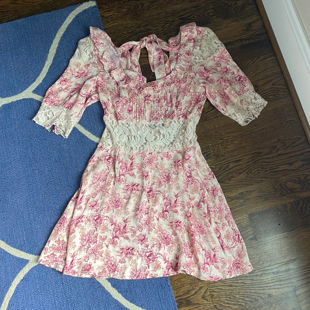 NWOT Free People Silky Floral Dress with Lace Detail Size 6 never worn
